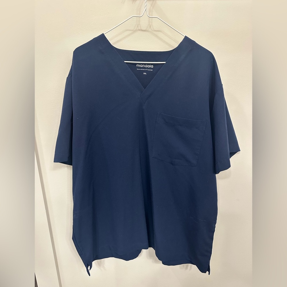 Mandala Men’s Navy One Pocket Scrub Top